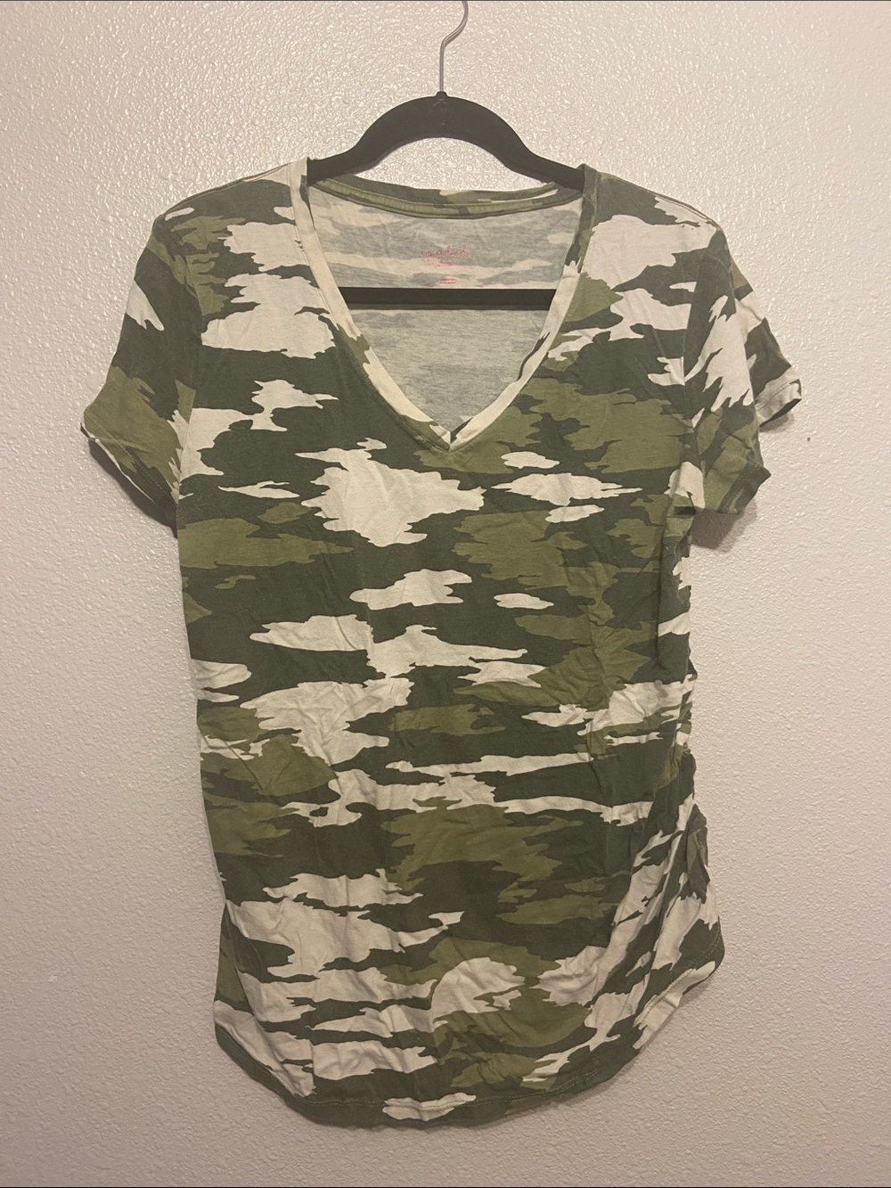 Isabel Maternity by Ingrid & Isabel Camo V-Neck Tee, Size Large